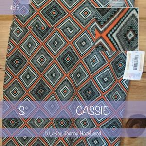 NWT LuLaRoe Size Small Cassie Skirt
